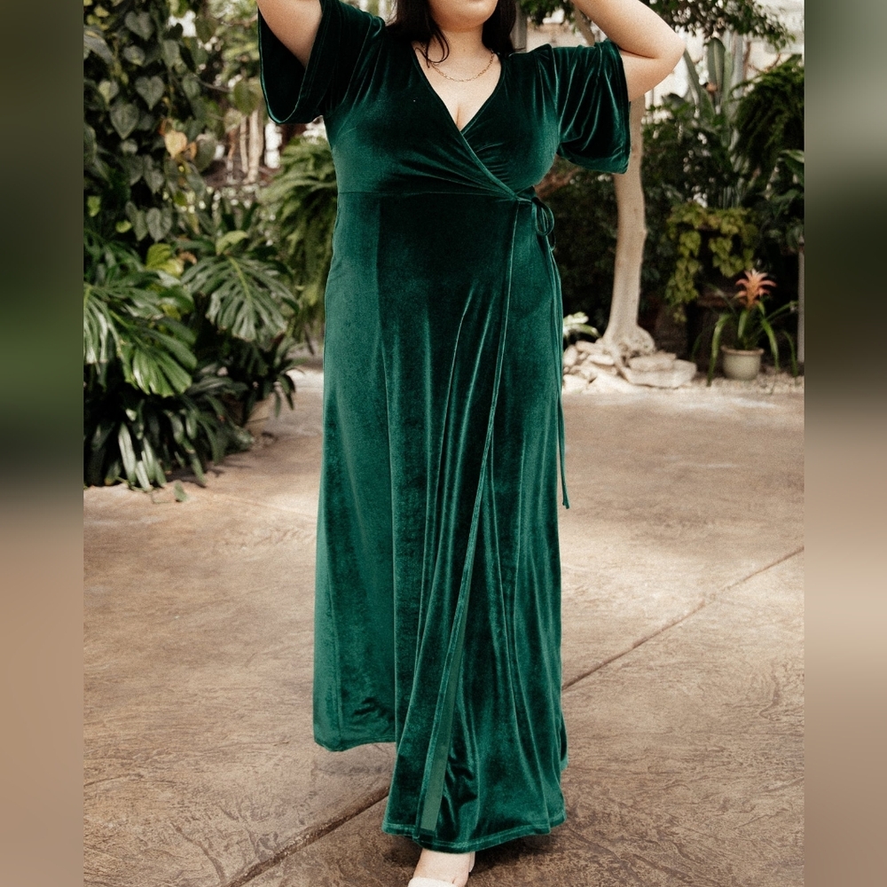 Sz XL NWOT? Baltic Born Meghan Stretch Velour Flutter-Sleeve Wrap Gown Emerald